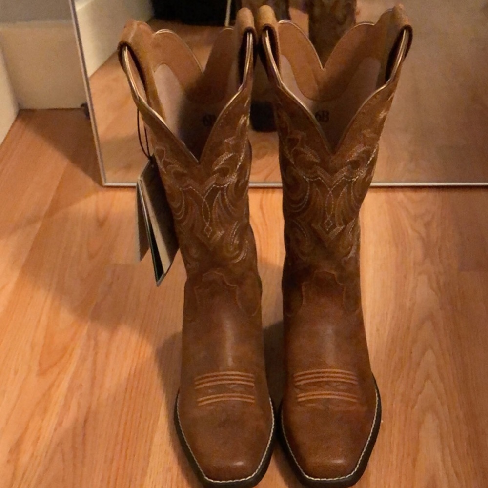 Ariat round up square toe cowgirl boots!